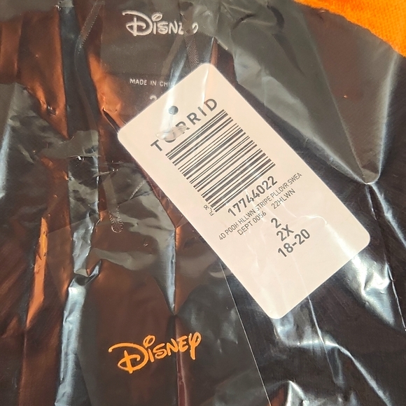 ❤️NWT VINTAGE TORRID SWEATER - WINNIE THE POOH HALLOWEEN PUMPKIN SWEATER - Picture 4 of 12